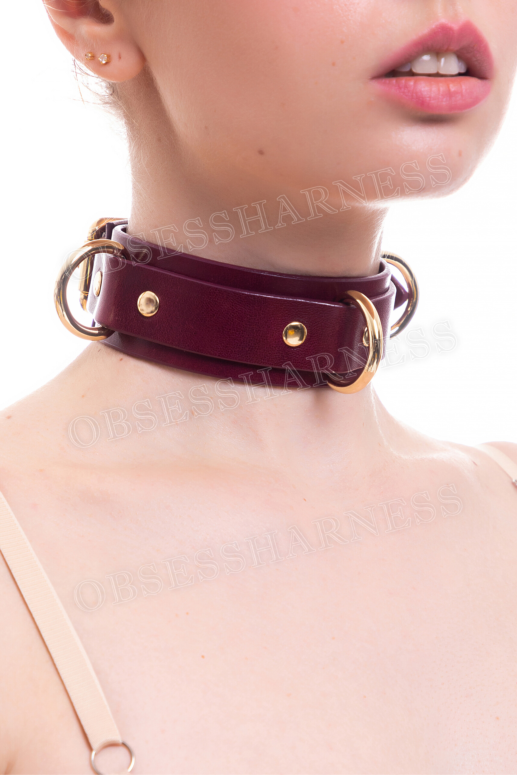 Submissive Collar leather with a chain leash to attach to the metal rings on the Collar and train the slave in BDSM games - Obsessharness