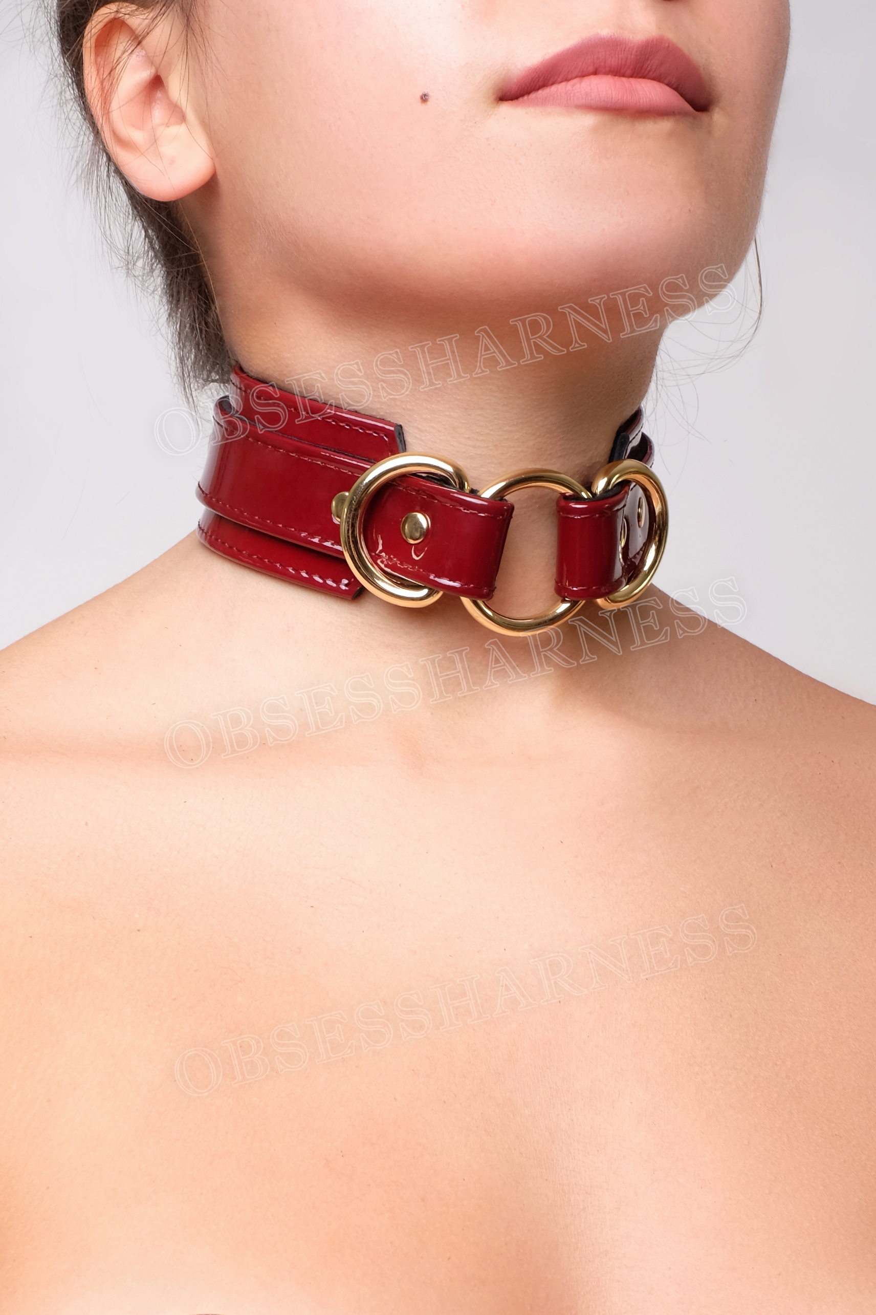 Choker collar slave with a large ring in the center and half rings for fastening a leash and handcuffs, a choker made of patent natural leather for pet games and a gift for a submissive